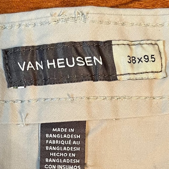 Van Heusen Men's Casual Short Flat Front; New with tags; 38Wx9.5 - Picture 8 of 16